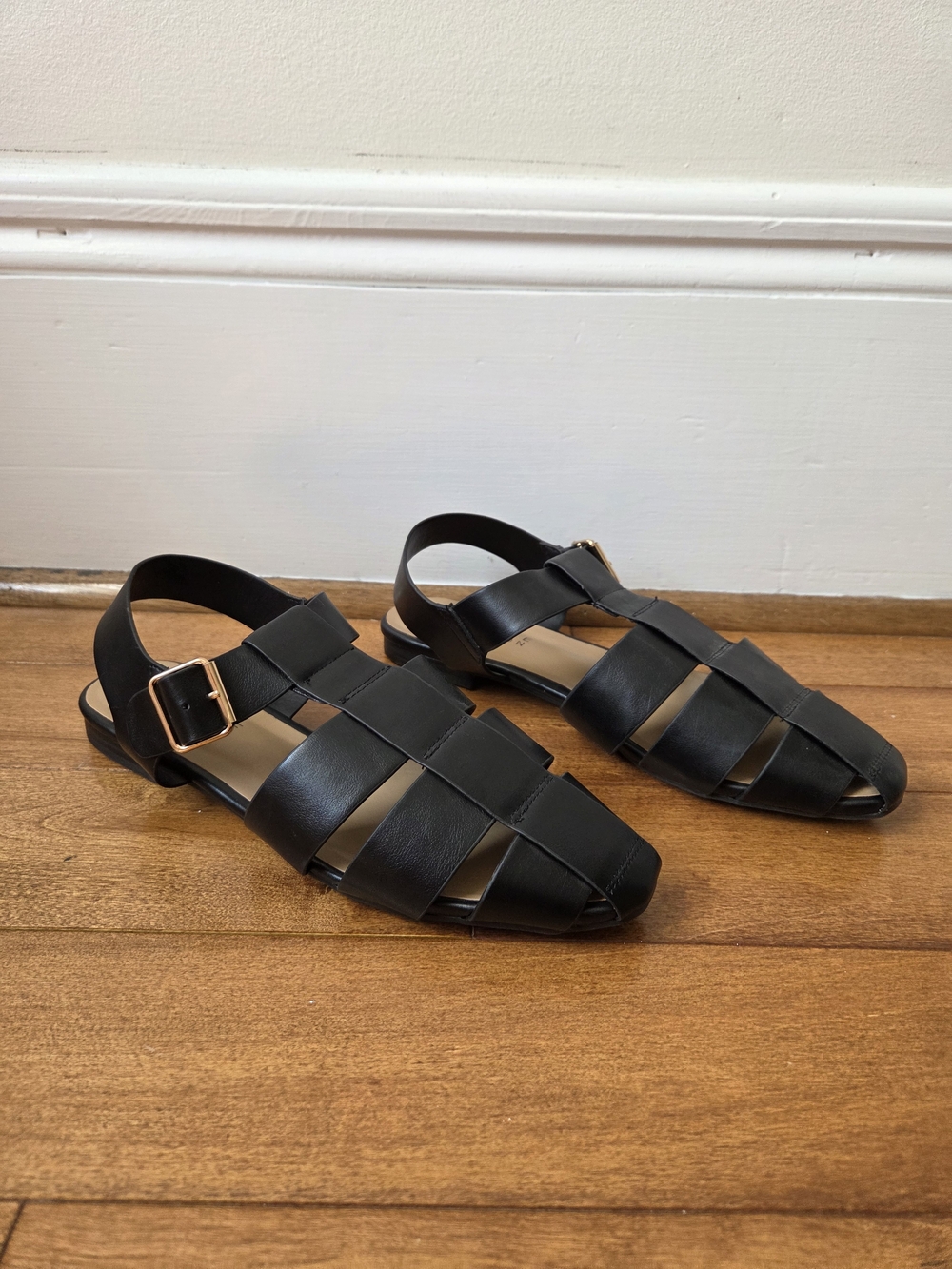 Journee Collection Cailinna Black Women's Fisherman Sandals Size 9.5